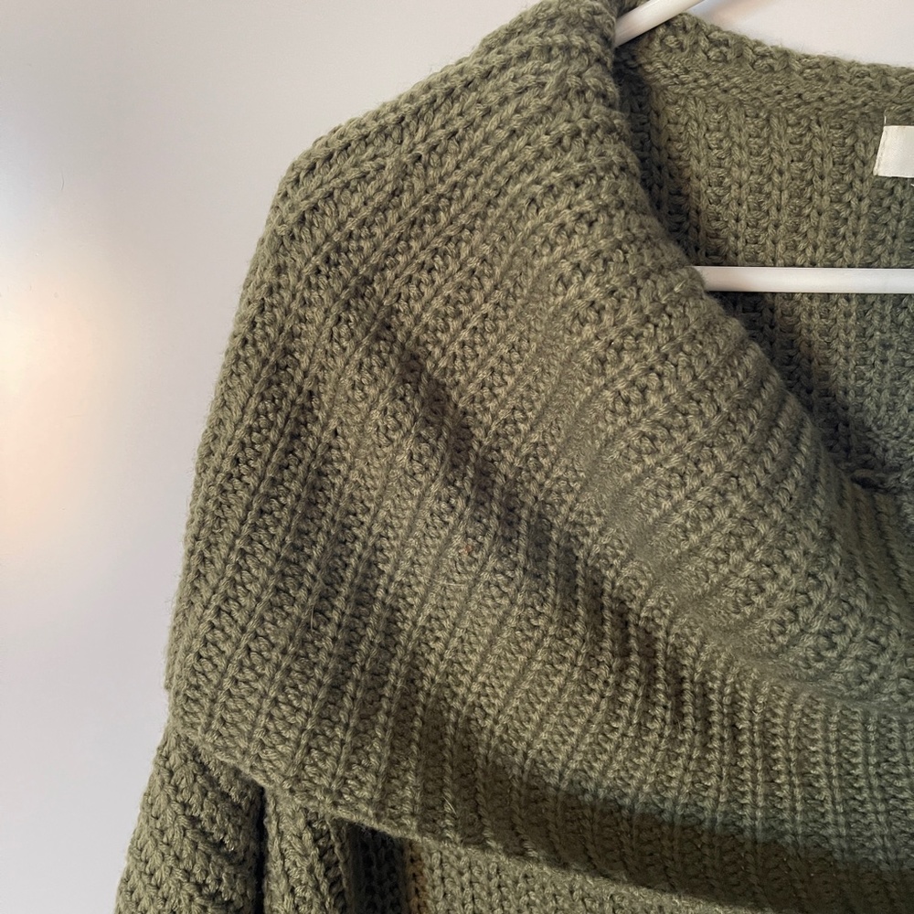 Umgee Chunky Knit Army Green Off Shoulder or‎ Cowl Neck Sweater Sz Small - Picture 3 of 9